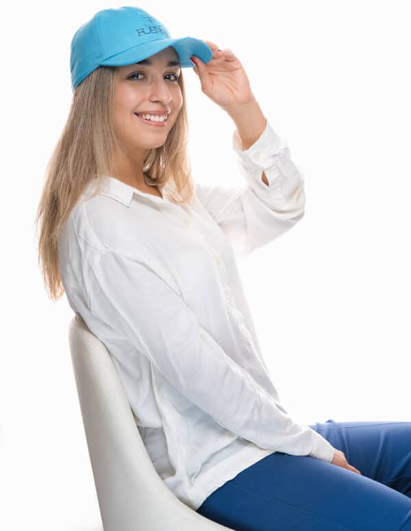 Fuerpa-brezza-marina-cappellino-indossato-modella